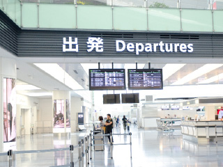 空港の出発ロビー