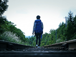 海外旅行をするバックパッカー